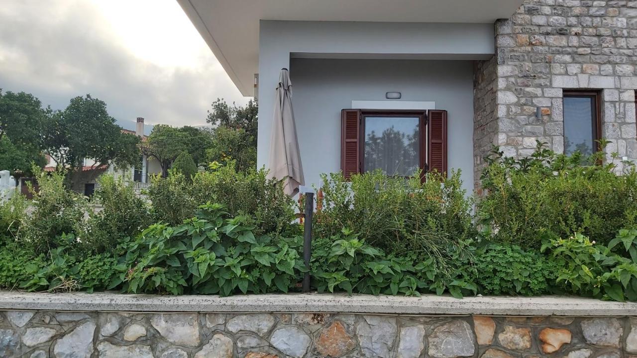 Light Blue House 3 Apartments Poulithra Exterior photo