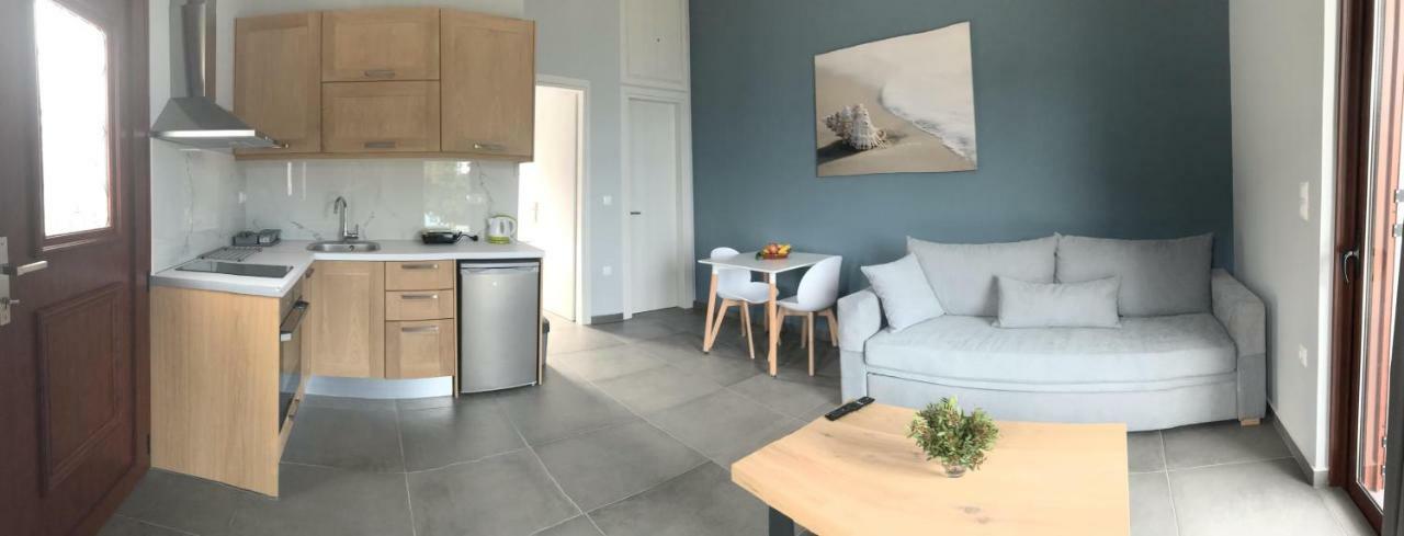 Light Blue House 3 Apartments Poulithra Exterior photo
